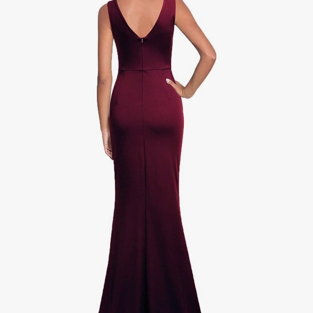 Elegant Burgundy Evening Gown - Picture 2 of 10